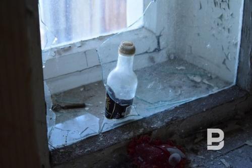 Мергасовский дом в центре Казани превратился в руины и приют для бомжей5