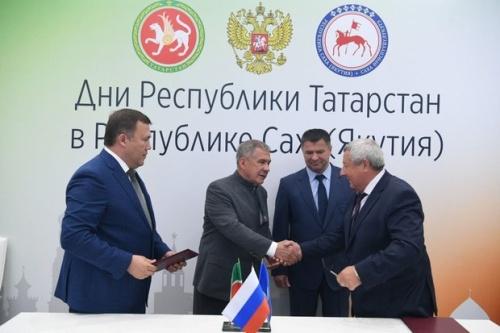 Минниханов и Николаев приняли участие в форуме «Татарстан - Якутия»1