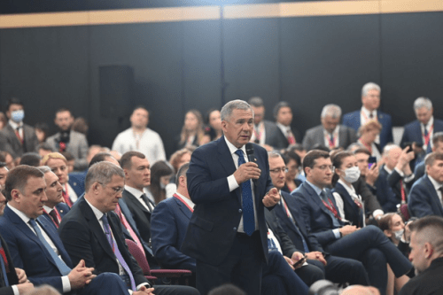 Минниханов на ПМЭФ подписал 14 соглашений1