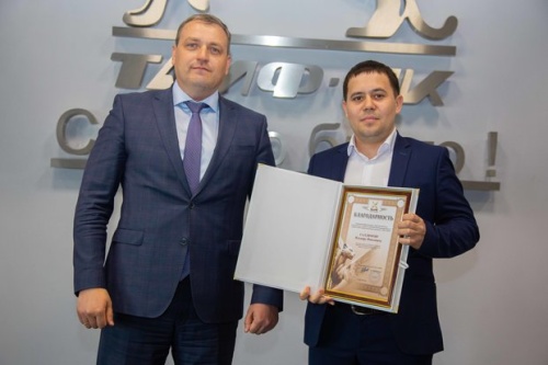 Сотрудникам «ТАИФ-НК» вручили заслуженные награды 2