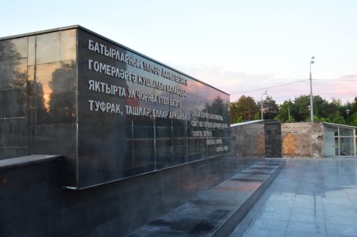 В Казани завершаются работы по реконструкции памятника возле парка Горького3