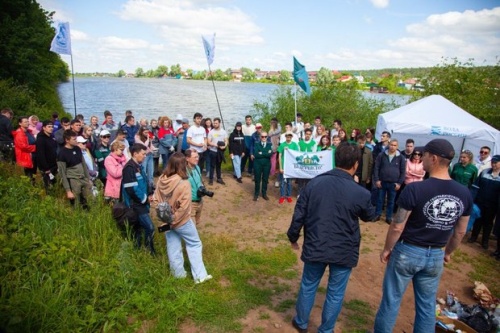 Активисты ТАИФ-НК помогли очистить от мусора берег озера «Юртово» 1