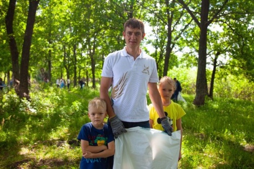 Активисты ТАИФ-НК помогли очистить от мусора берег озера «Юртово» 3