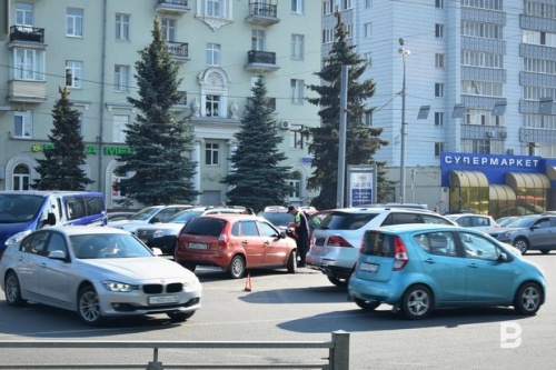 На улице Ершова в Казани произошло ДТП - образовалась огромная пробка2