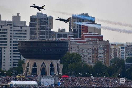 Авиагруппа «Стрижи» показала кадры пролета в небе над Казанью38