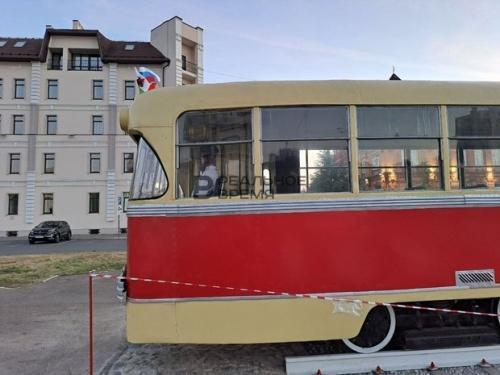 В Казани установили новый трамвайный вагон у Суконной слободы3