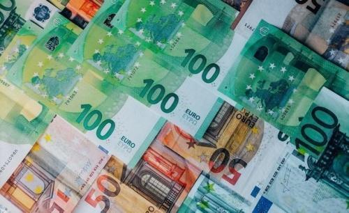 Банк России повысил курс доллара на 6 сентября до 60,9 рубля1