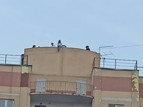 В Казани на крыше дома заметили подростков, прокуратура начала проверку1