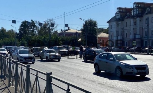 В Казани на улице Ершова образовалась пробка длиной в 1 километр1