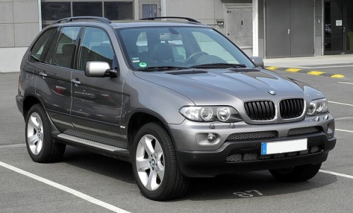 В Казани судебные приставы изъяли у мужчины BMW за неуплату налогов1