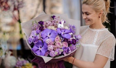 Букет для девушки. Какие цветы выбрать?