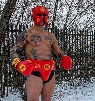 Немецкий супертяж-фанат СССР стянул штаны с противника — видео и фото4