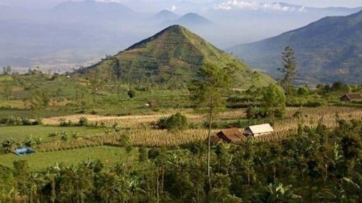 Садахурип - потенциально древнейшая пирамида Земли в Индонезии 1
