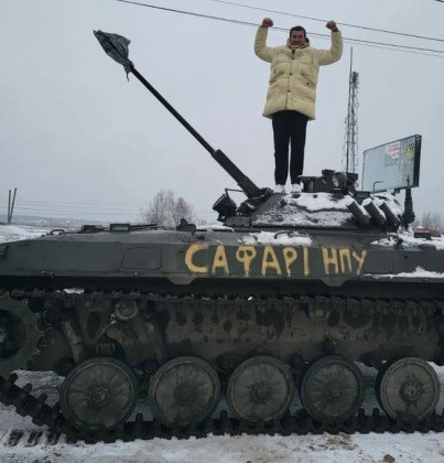 Усик поддержал спецназ НПУ «Сафари» и забрался на бэху — фото2