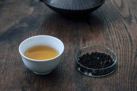 Японец продает вкусный чай из помета гусениц 1