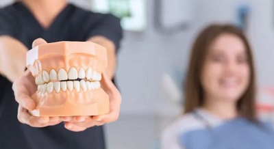 Стоматолог-ортопед: здоровье вашей улыбки в надежных руках