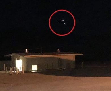Огромный треугольный НЛО 10 минут парил над военной базой США в Калифорнии 2
