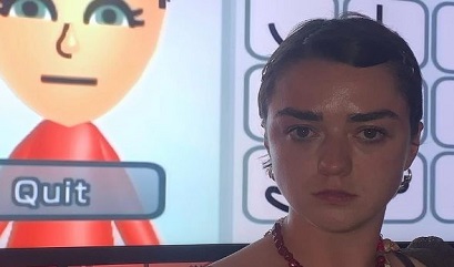 Арьи Старк из Игры Престолов замечена за зависимостью