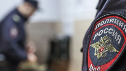 е: Подростки украли противогазы и обстреляли сторожа на заводе