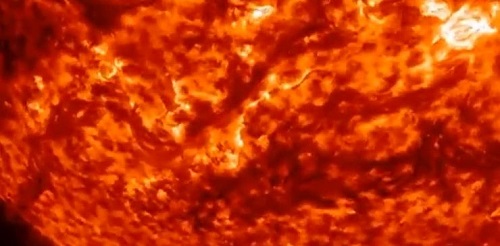 Огромная трещина размером с Евразию образовалась на Солнце