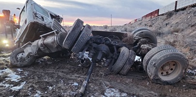 Мужчина погиб после столкновения поезда с полуприцепом в округе Блейн
