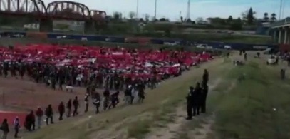 Техас самостоятельно охраняет границу с Мексикой, прогнав федеральных пограничников