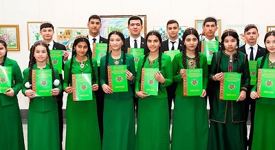 Скандал в Туркменистане: школьниц проверяют на девственность