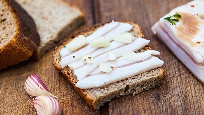 Россиянин убил знакомого из-за куска сала