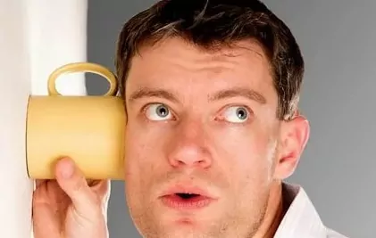 Муж заработал $1,8 млн, используя информацию из разговора жены