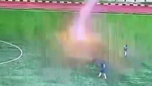 Футболист Убит молнией во время матча