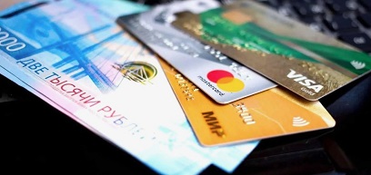 Психолог Иванов рассказал, как люди "подсаживаются" на кредитные карты и микрозаймы