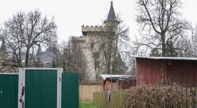Жители Грязи предлагают использовать замок Пугачёвой для больницы