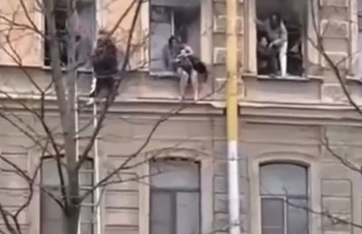 Дворник-герой спас девушек из горящего дома в Санкт-Петербурге