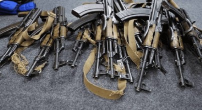 Оружие в руках украинцев: оценки и призыв к безопасности