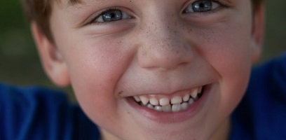 Зачем серебрят зубы детям: что это такое, показания, как проходит процедура