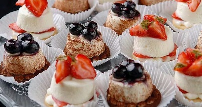 Пирожные: История, Разновидности и Кулинарное Искусство