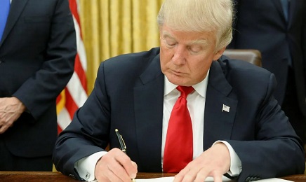 Трамп пообещал обрушить цены на лекарства в США указом