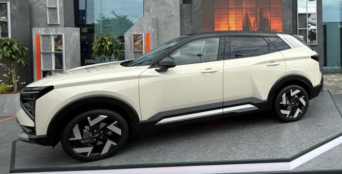 LADA представила кроссовер AZIMUT: новая платформа и ИИ от Сбера