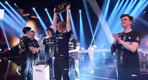 Team Spirit снова взяли $1 млн на чемпионате по Dota 2