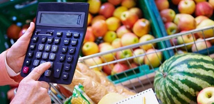 Власти заявили о замедлении инфляции и снижении цен на продукты: «еда начала дешеветь»