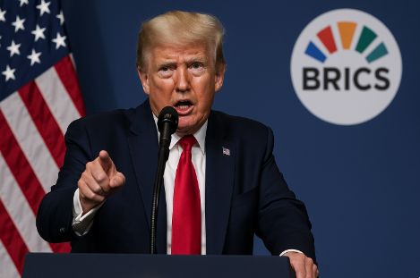Трамп пошёл вразнос: пошлины против БРИКС и удар по беспошлинному импорту