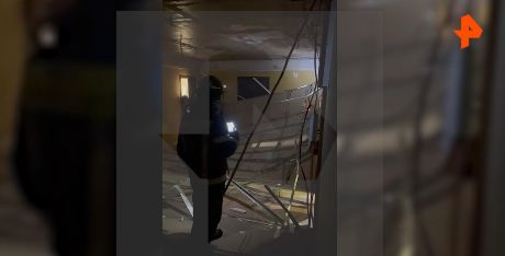 Обрушение потолка в подъезде забаррикадировало жильцов на востоке Москвы