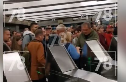 Сбой парализовал метро Петербурга: турникеты отказали на всех станциях