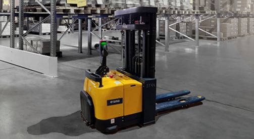 Модернизация складской техники: перевод погрузчиков и штабелеров на кастомные Li-Ion батареи