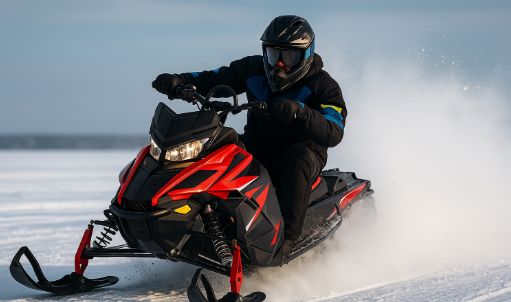 Снегоходы спортивного класса: где грань между техникой и адреналином
