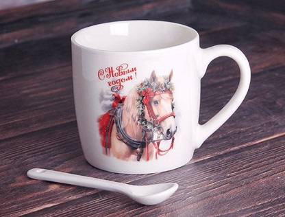 Гид по подаркам на Год Лошади 2026: кружки, календари, магниты и фигурки